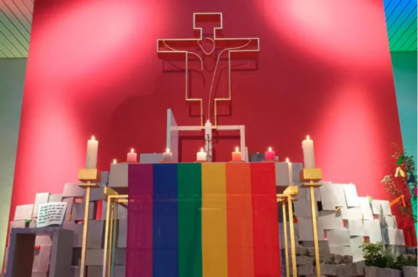 La imagen tiene un atributo ALT vacío; su nombre de archivo es Altares-gays-en-Alemania.jpg