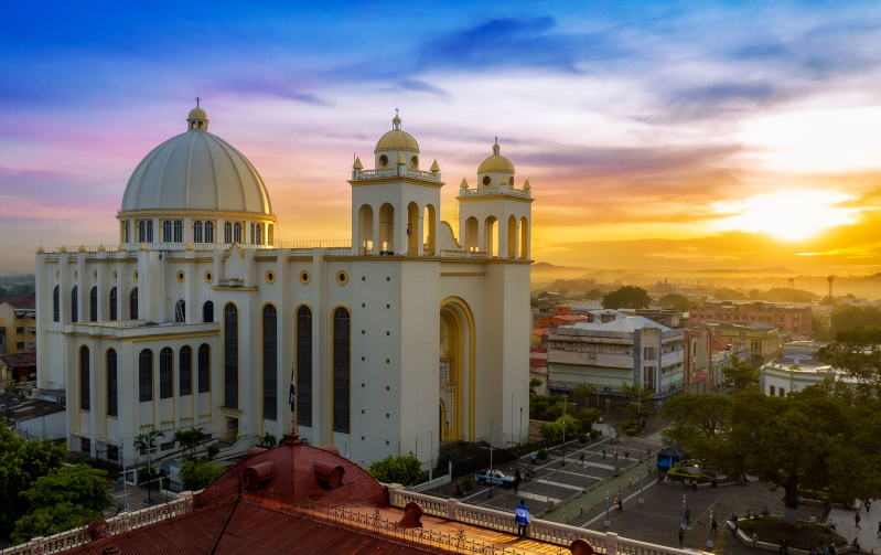 La imagen tiene un atributo ALT vacío; su nombre de archivo es Catedral-de-San-Salvador-es-santuario-de-Yahveh-3.jpg